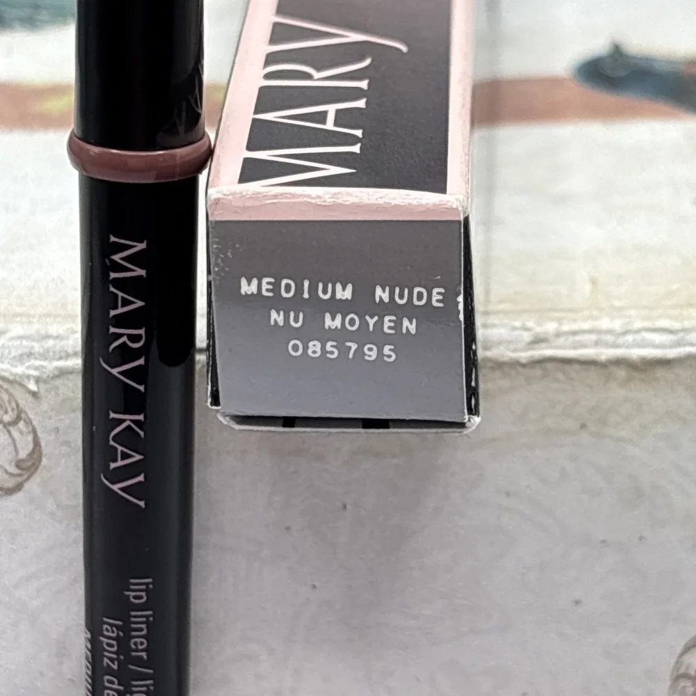 New In Box Mary Kay Twist Up Lip Liner Medium Nude #085795 Full Size